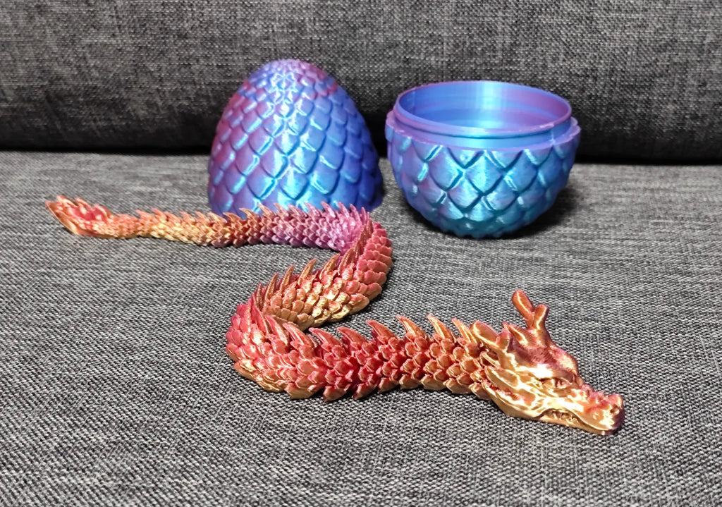 Dragon with closeable egg