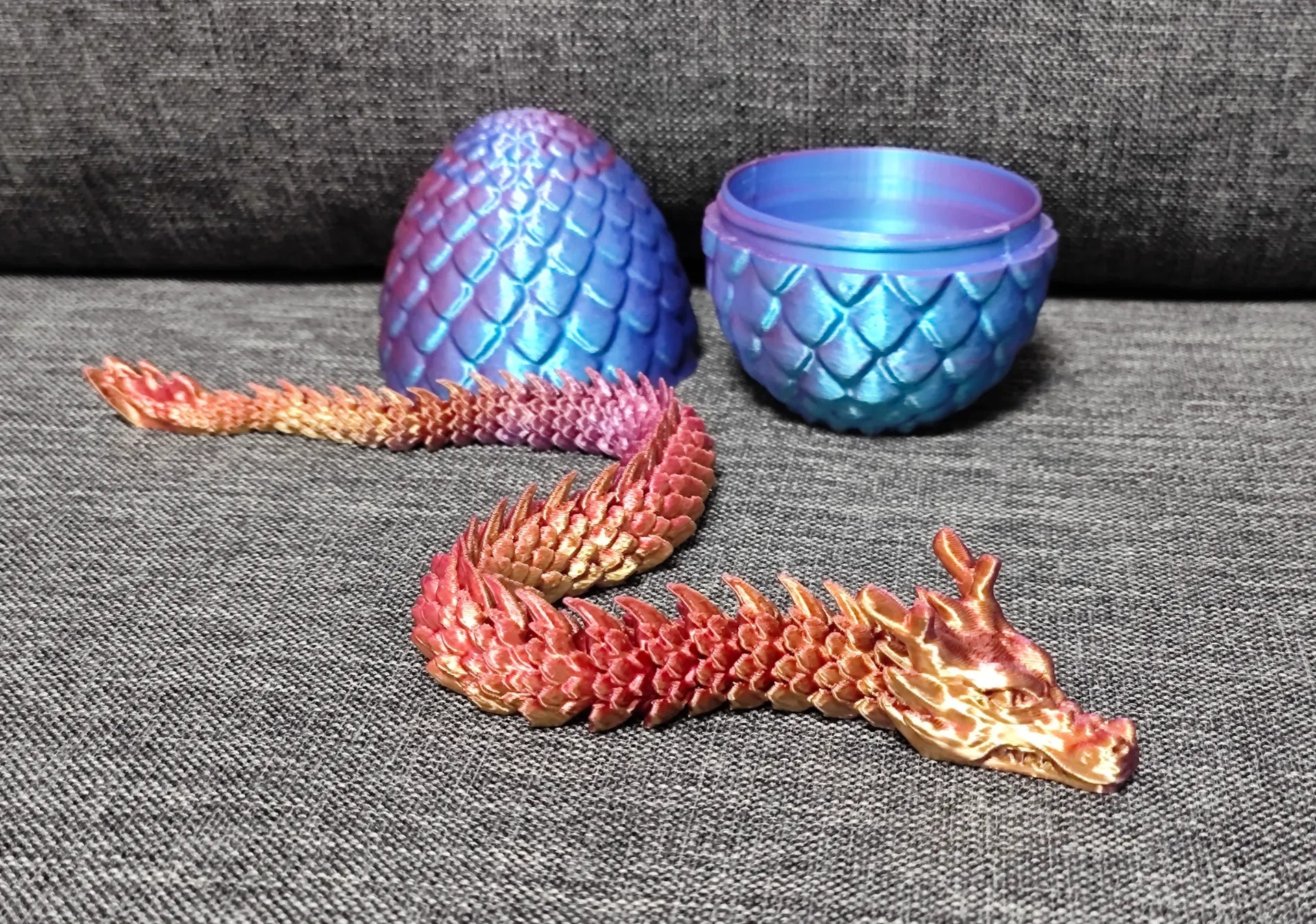 Dragon with closeable egg